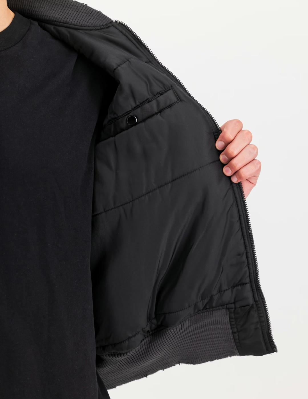 ALPHA BOMBER NEGRA DISTRESSED