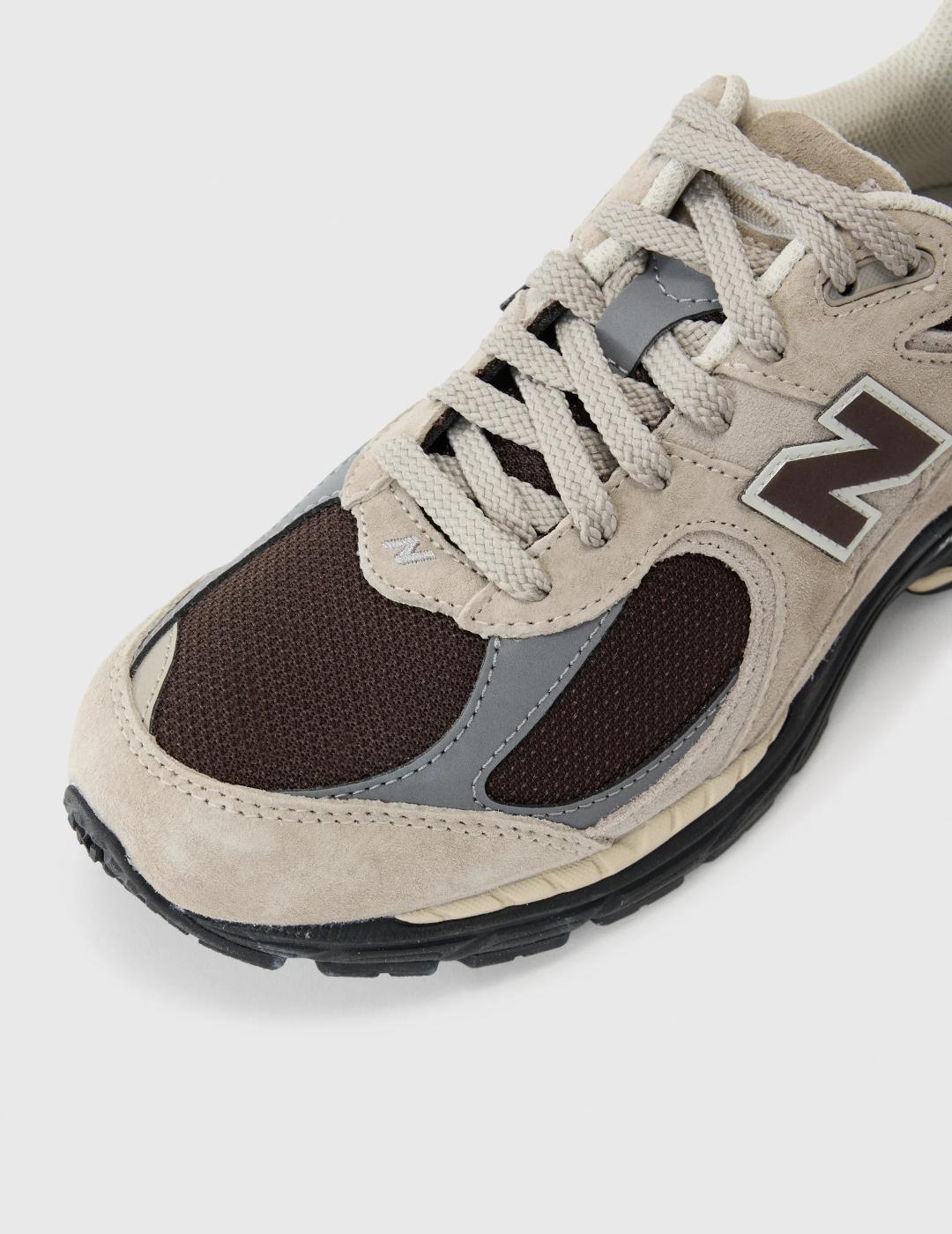 NEW BALANCE ZAPATILLA 2002 MARRÓN