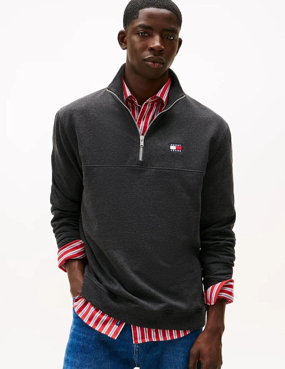 TOMMY JERSEY NEGRO 1/4 ZIP BADGE